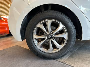MYAUTOCENTER – Gebraucht- und Jahreswagen mit Werkstattservice in Pfaffenhofen Hyundai i20 *TÜV:828*KLIMA*TEMPO*CARPLAY*PDC*CAM*