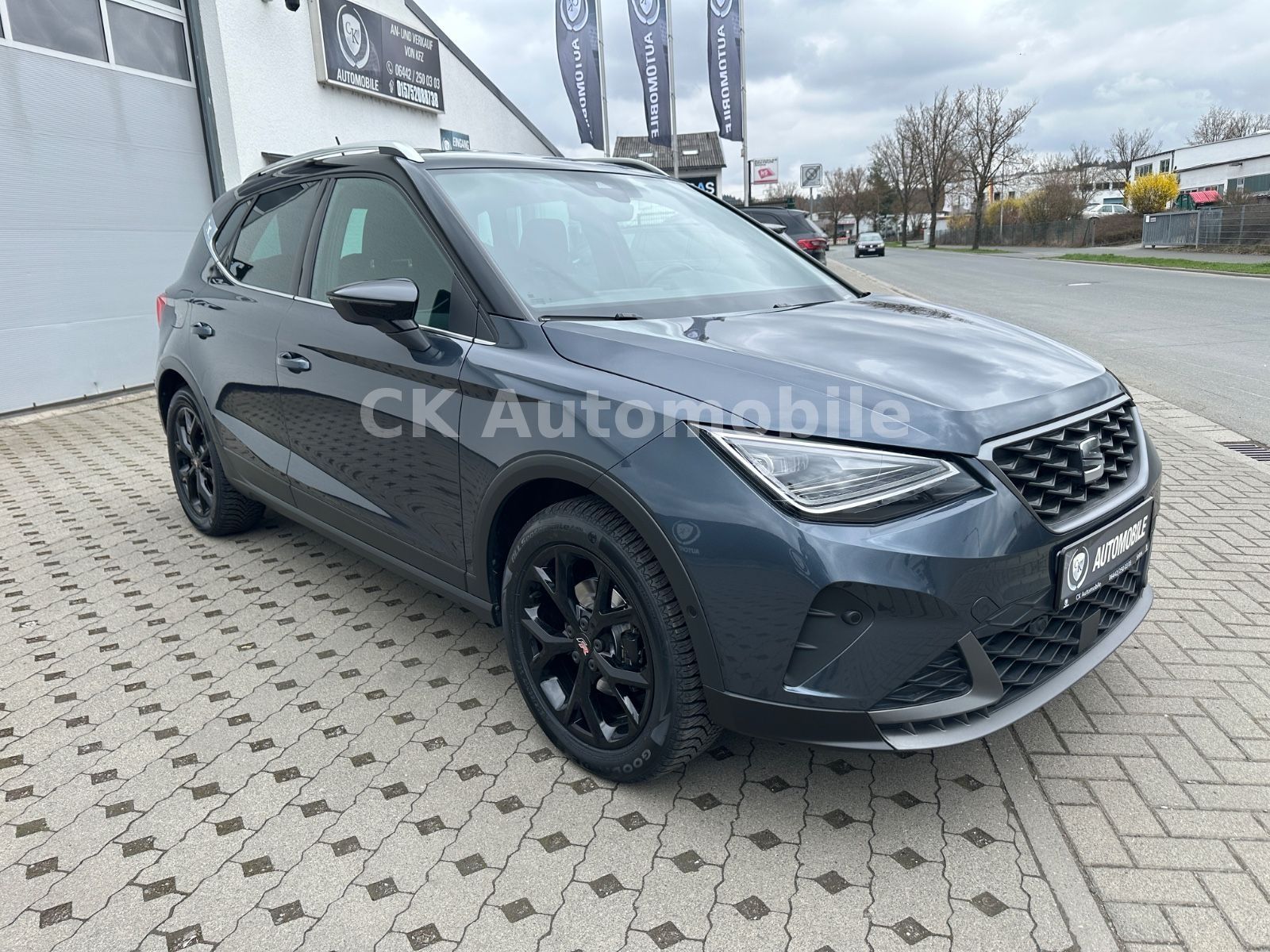 Fahrzeugabbildung SEAT Arona 1.5 TSI 110kW FR DSG/Navi/LED/Kam/AHK