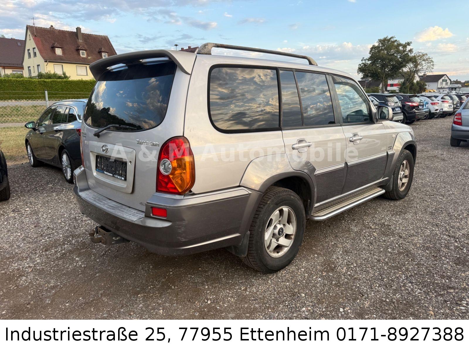 Hyundai Terracan 2004 — rear view