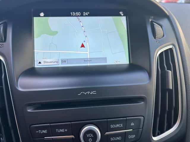 Fahrzeugabbildung Ford Focus 1.5 Autom.Titanium+Navi+Parkpilot+BT+SHZ+
