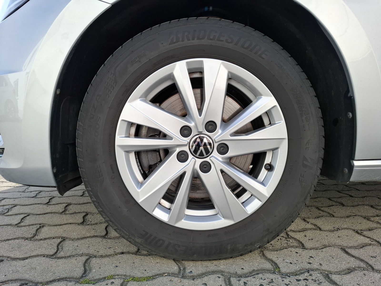 Fahrzeugabbildung Volkswagen Touran TSI Highline DSG 7-Si AHK AID ACC RFK SH