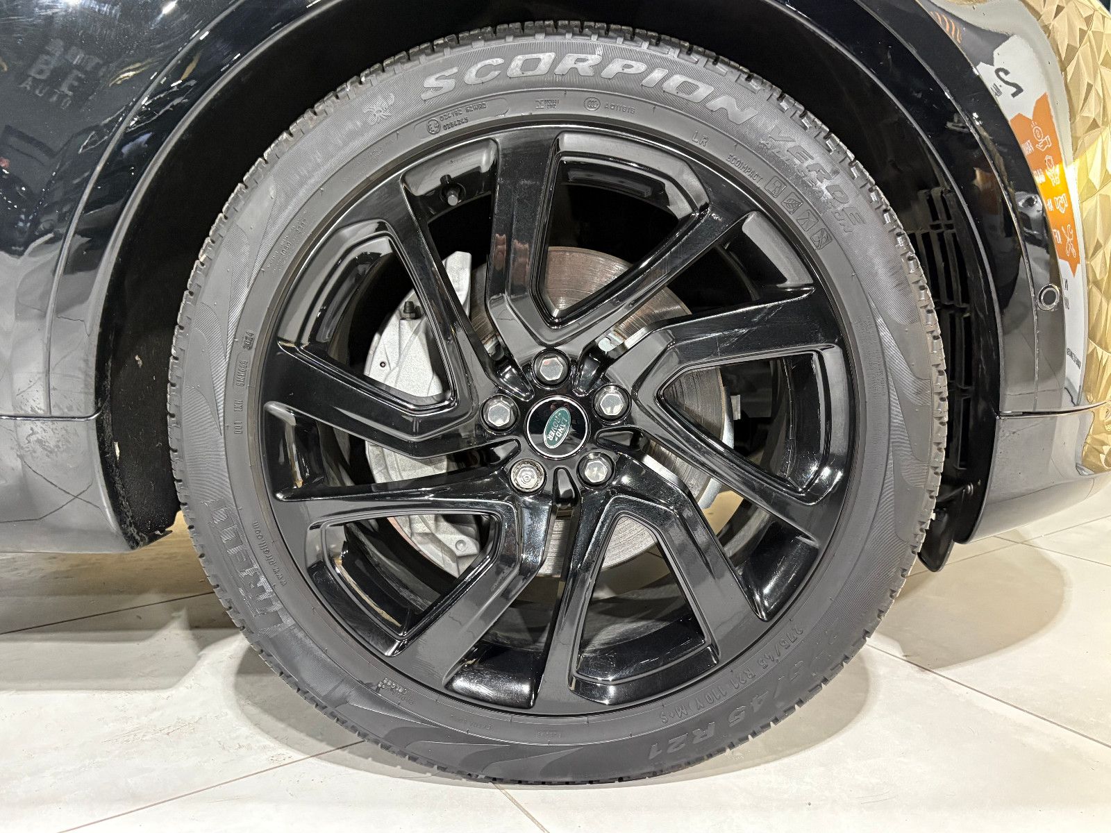 Fahrzeugabbildung Land Rover Discovery 5 R-Dynamic SE AWD/7-SITZER/360''KAM