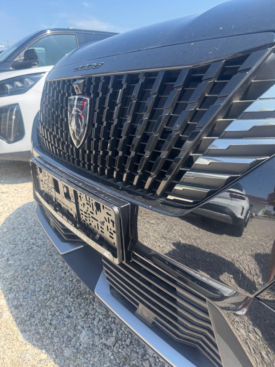 Peugeot 2008 Hybrid 145 GT, ACC, Navi