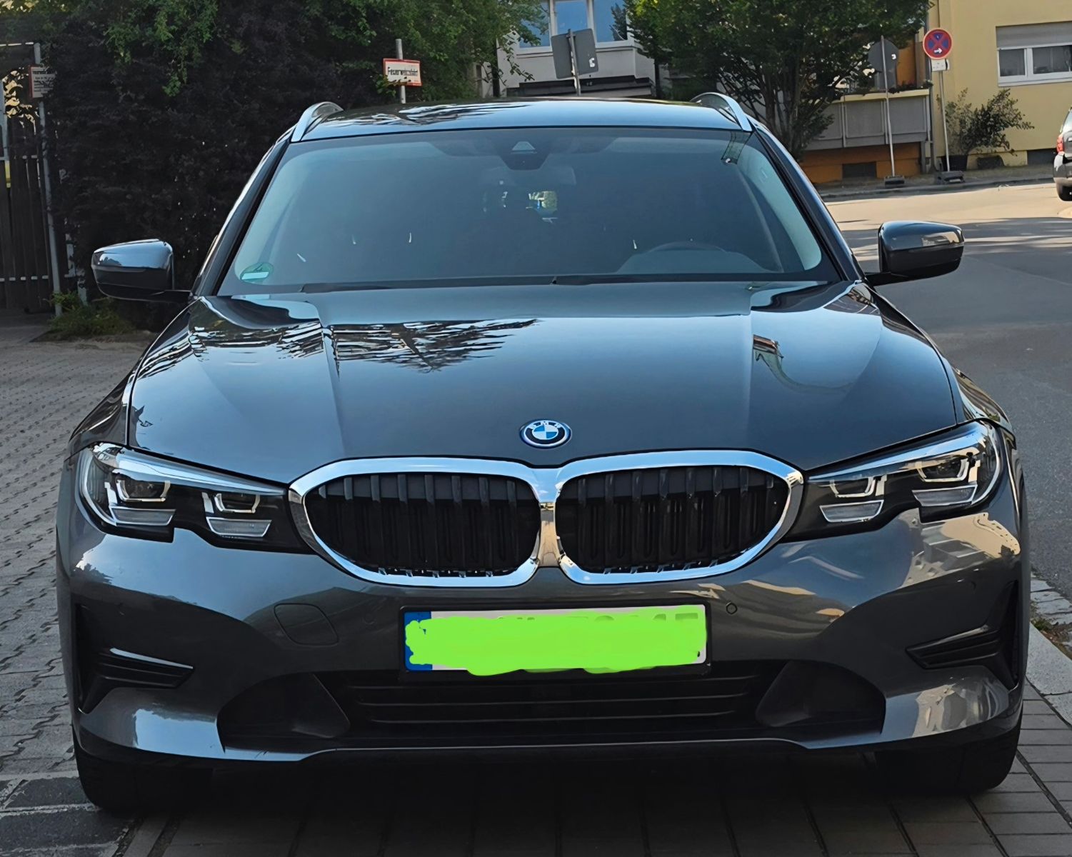 BMW 320e Touring Auto -