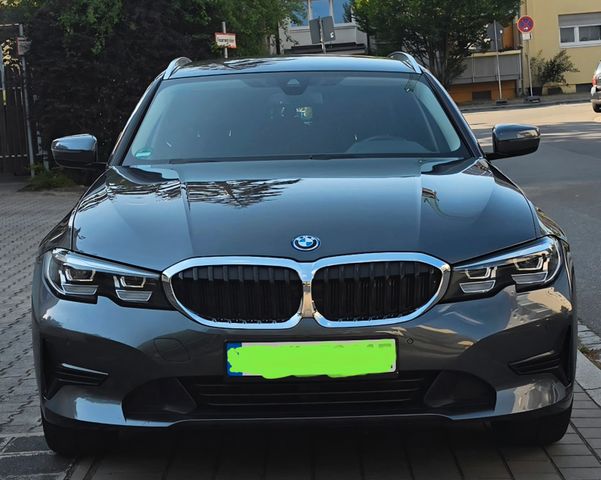 BMW 320e Touring Auto -