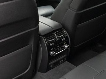 Fahrzeugabbildung BMW 520d xD Luxury Line Kamera HUD DAB HiFi DisplKey