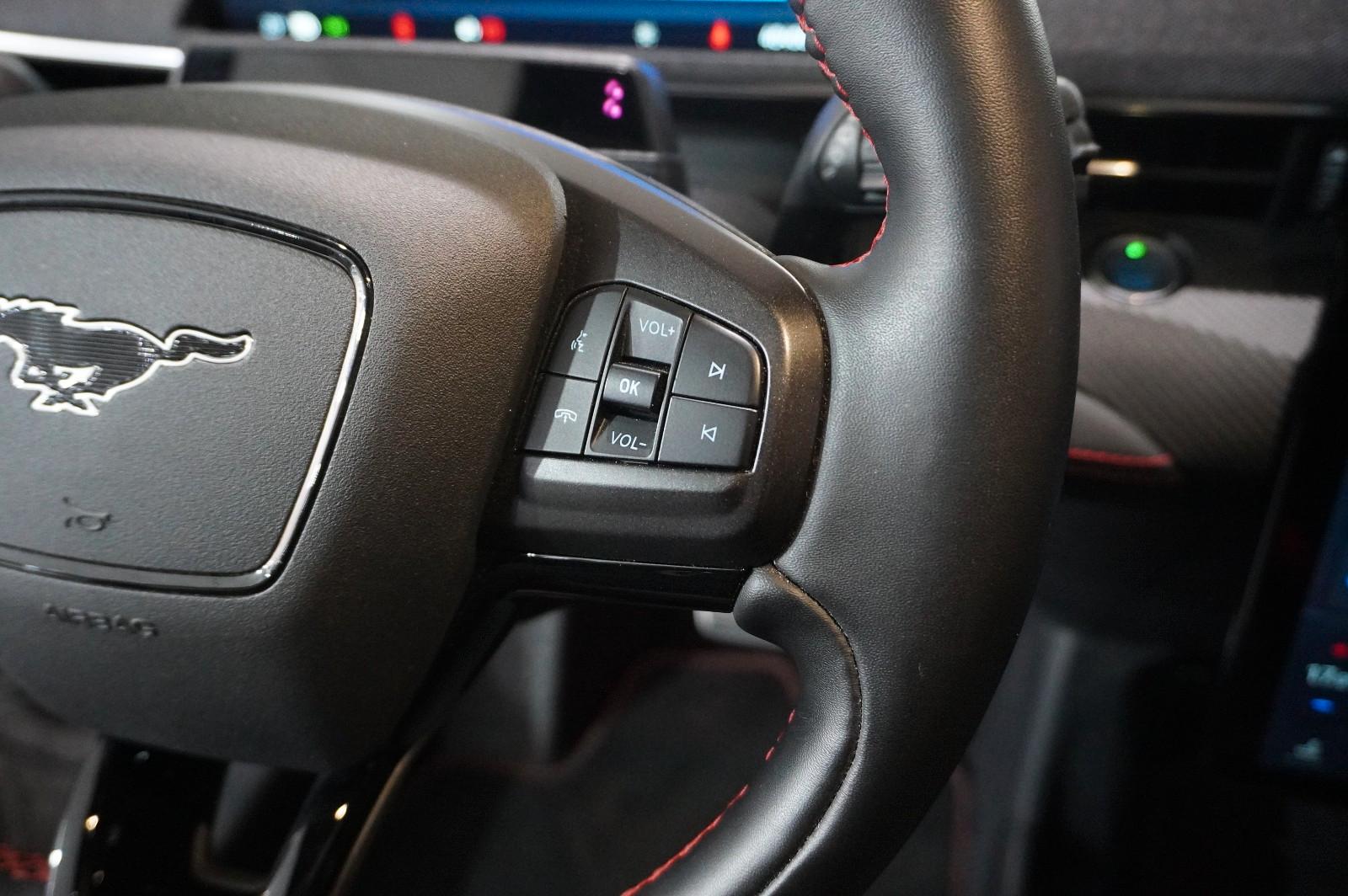 Ford Mustang Mach-E PREMIUM AWD 99KWH NAVI/360°/AHK