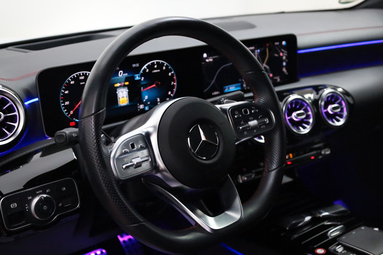 Fahrzeugabbildung Mercedes-Benz CLA 250 4M SB AMG Line Navi,LED,SH,Head-Up,+WR