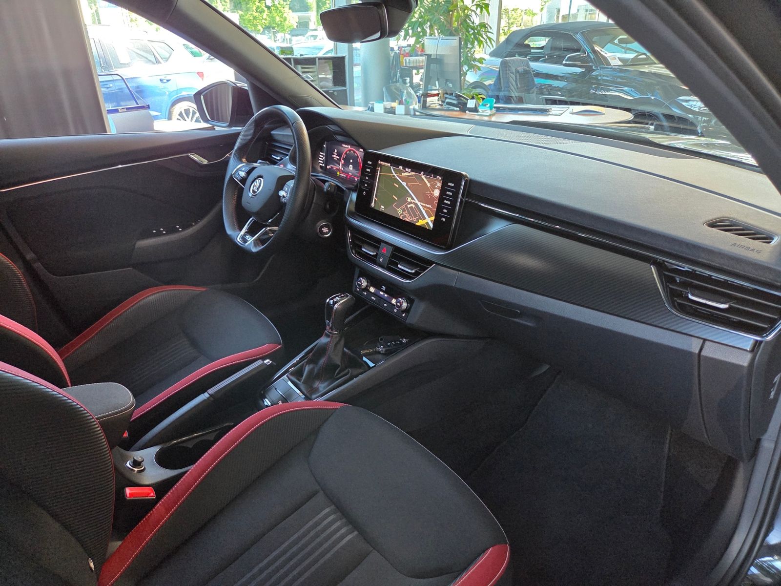 Fahrzeugabbildung SKODA KAMIQ  Monte Carlo PANO LED NAVI ALU