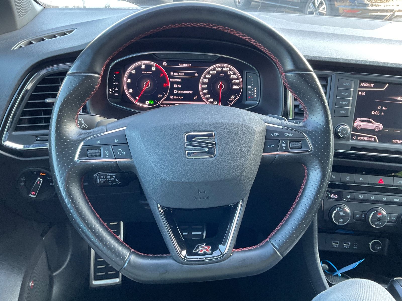 Fahrzeugabbildung SEAT Ateca 1.5 TSI FR DSG,AHK,LED,Navi,19",ACC