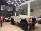 Land Rover Defender 90 2.2 TD4 Station Wagon E N - Land Rover Defender mit Diesel-Antrieb: Kombi