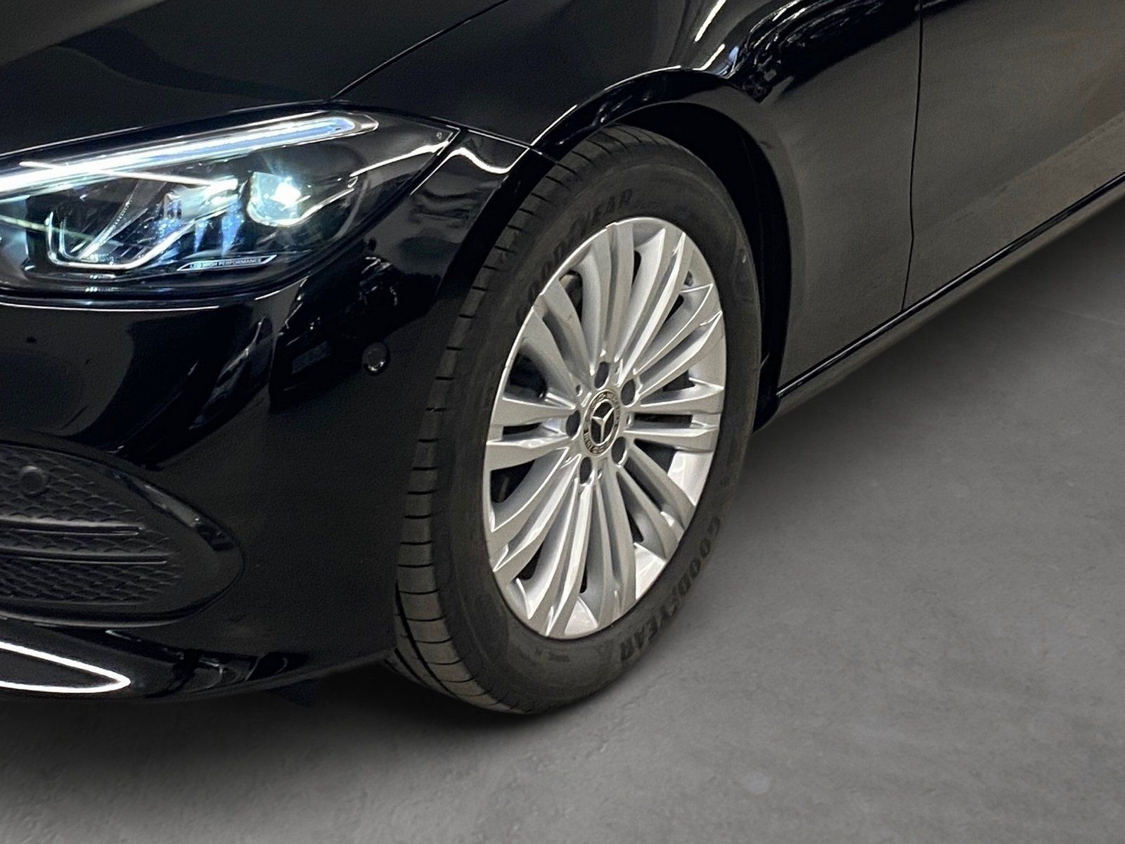 Fahrzeugabbildung Mercedes-Benz C 180 T Avantgarde*STDHZG*Totwink*LED*Kamera*