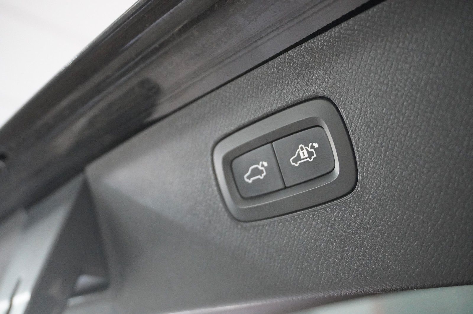Fahrzeugabbildung Volvo XC 90 B5 D MOMENTUM PRO NAVI/LED/VIRTU/LEDER/AHK