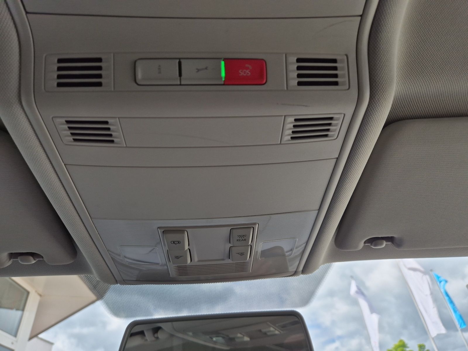 Fahrzeugabbildung Volkswagen Touran TDI Comfortline DSG AHK Navi PDC SH LM