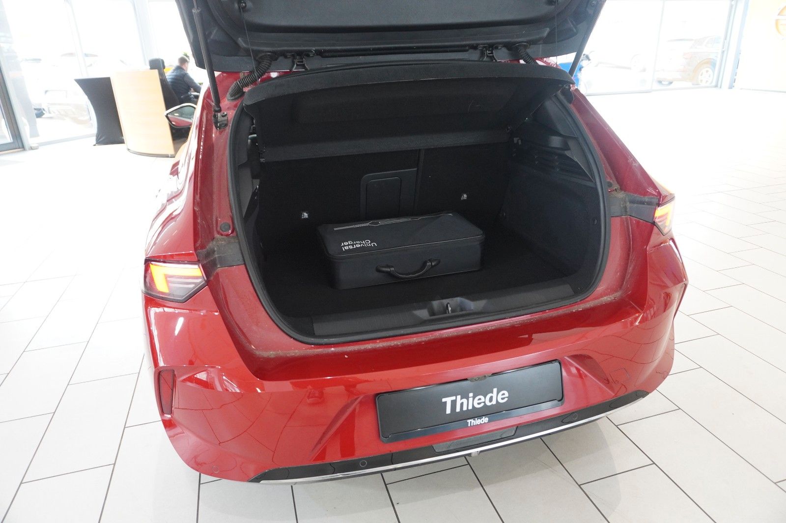 Fahrzeugabbildung Opel Astra L Lim. 1.6 HYBRID ELEGANCE NAVI/LED/KAMERA