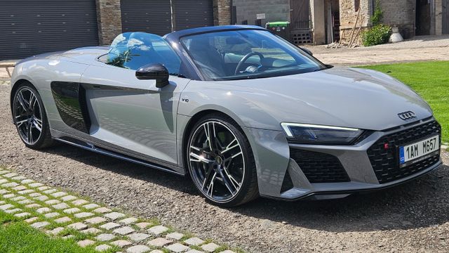 AUDI R8 5.2 FSI performance S tron. quat. Spyder -