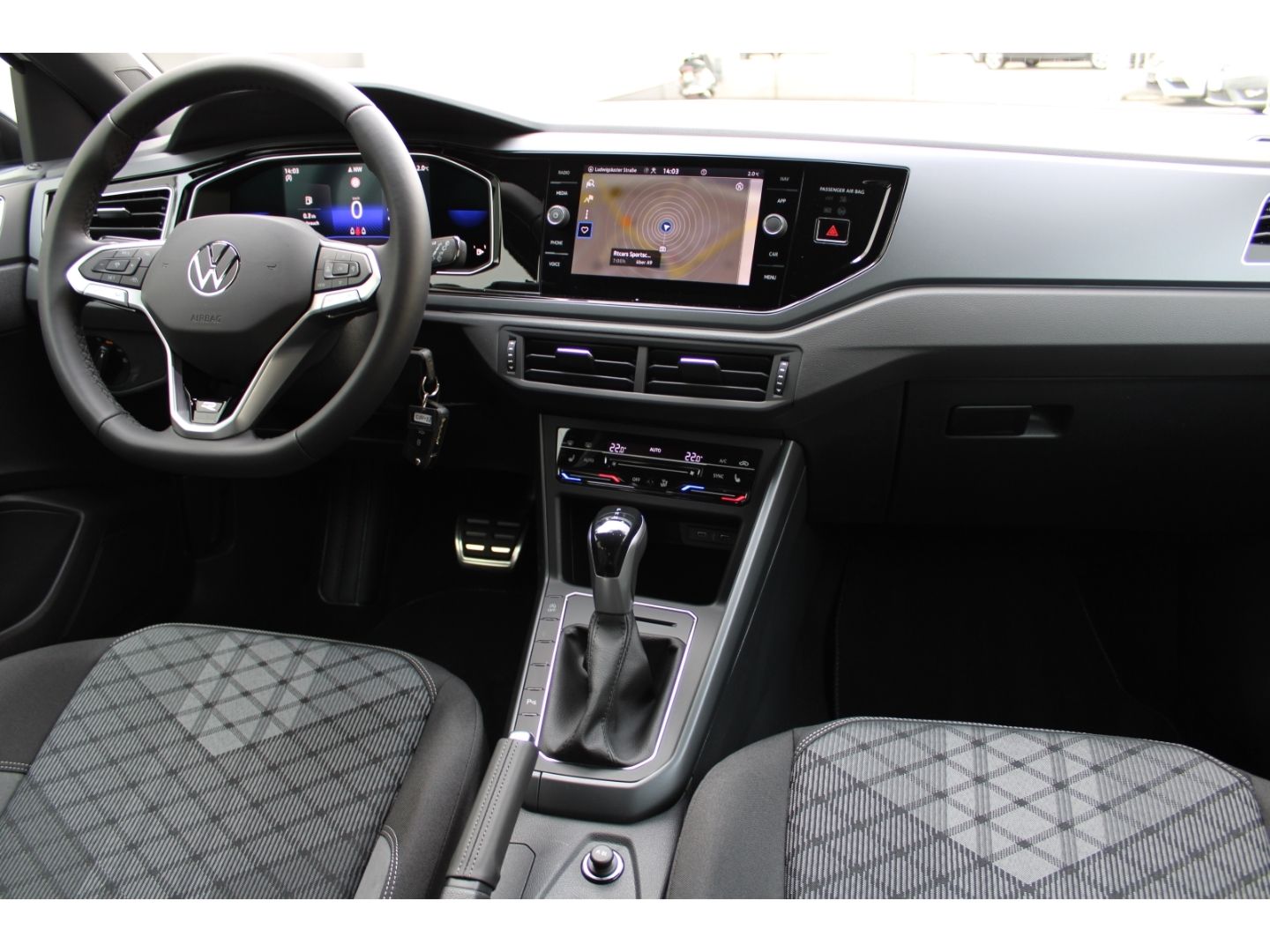 Fahrzeugabbildung Volkswagen Taigo 1.0 TSI R-Line LED ACCSHZ OPF Sportpaket N