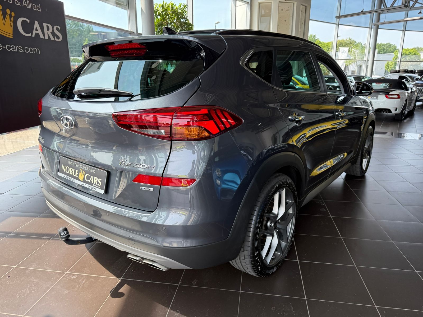 Fahrzeugabbildung Hyundai TUCSON Premium 4WD PANO AHK LED LEDER