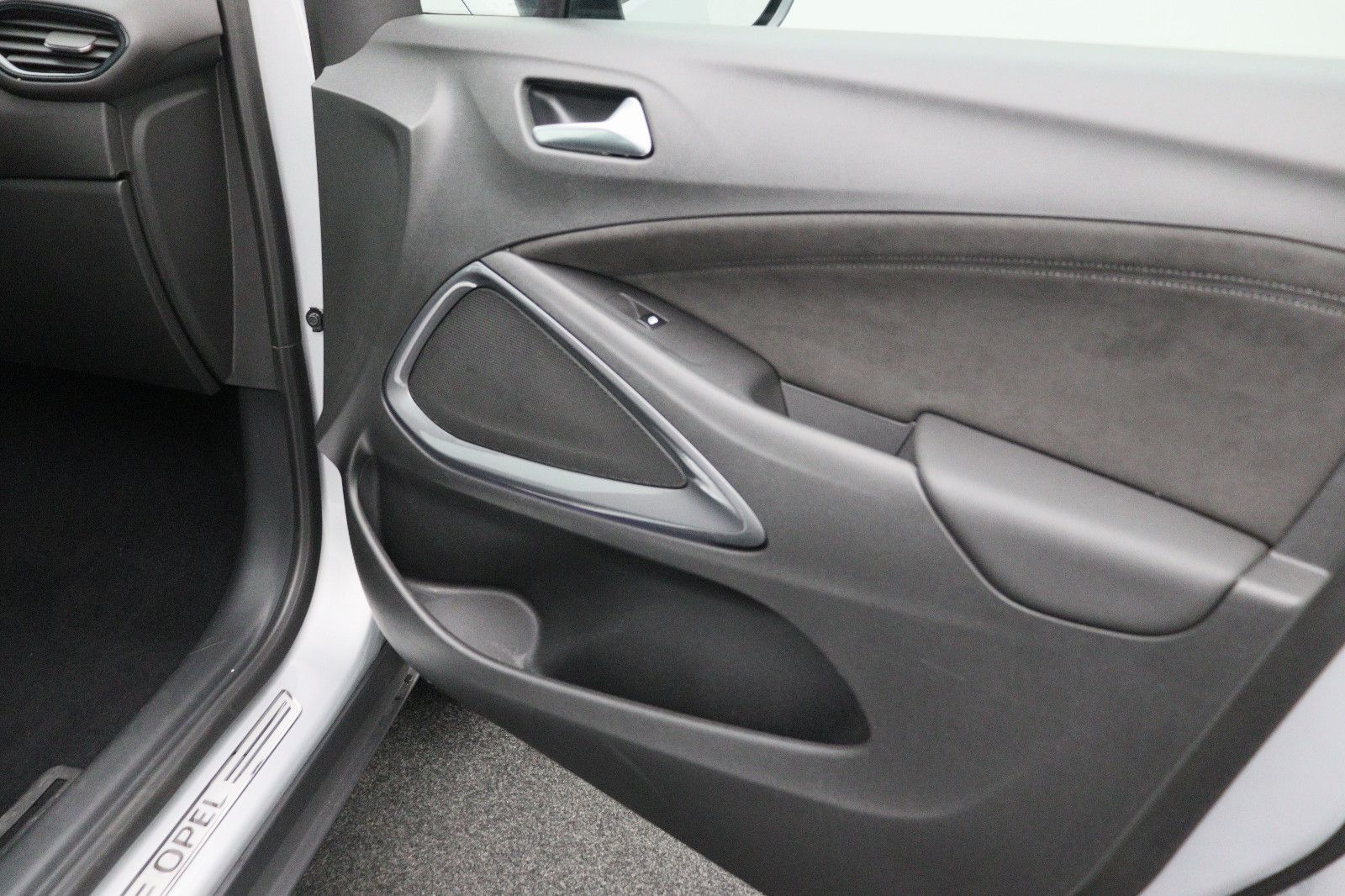 Fahrzeugabbildung Opel Crossland (X) 1.2 Ultimate Automatik