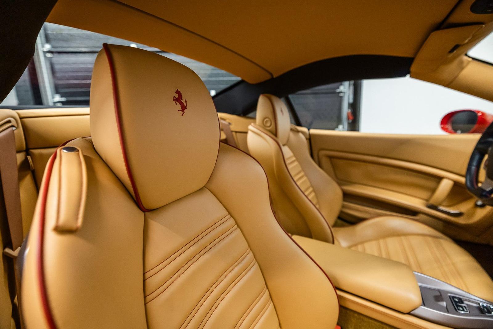 Ferrari California 30 4.3 V8 490 ch • Boîte F1 double embrayage • 29 600 km • Rouge / cuir beige