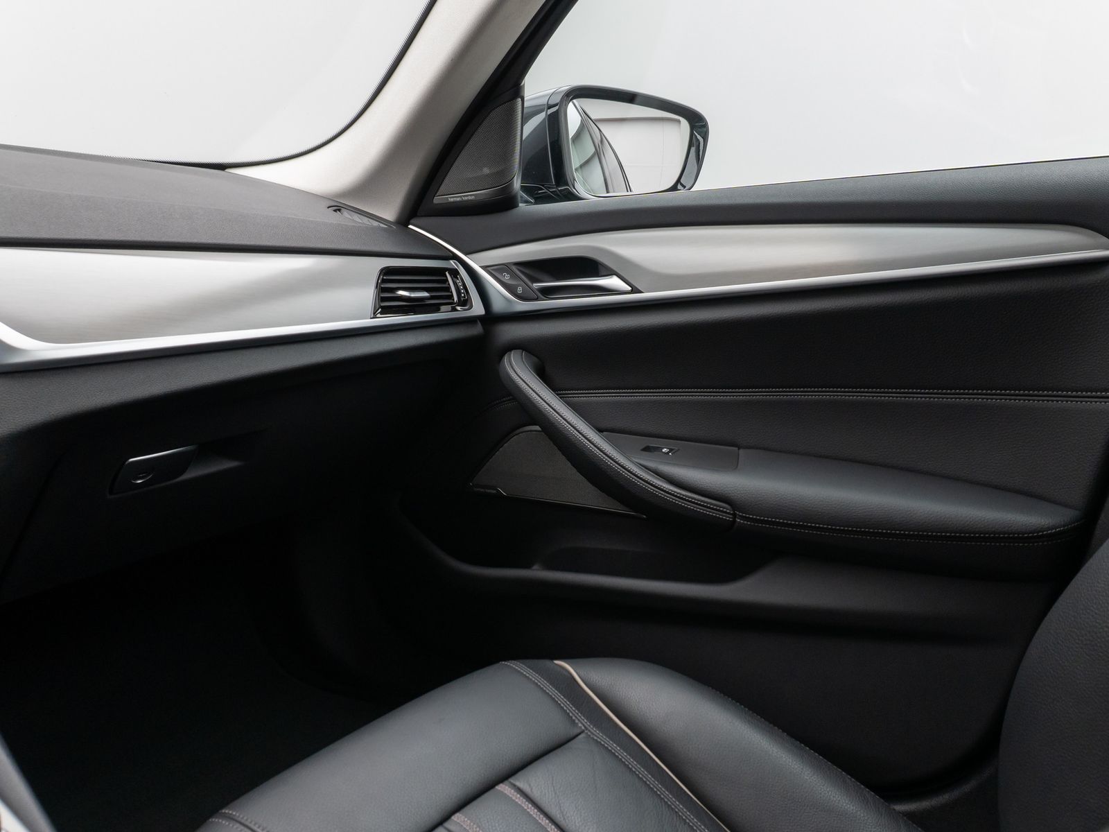Fahrzeugabbildung BMW 520d xD Kamera HUD DAB H/K Fernlichtassist Alarm