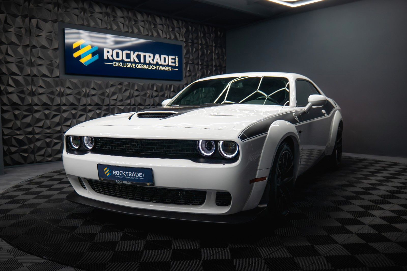 Fahrzeugabbildung Dodge Challenger 6.4 V8 SRT 392 R/T SCAT PACK WIDEBODY