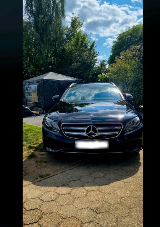 Image of Mercedes-Benz E 220