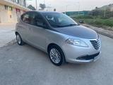 Lancia Ypsilon 1.2 69 CV 5 porte Gold - silberne Lancia Ypsilon