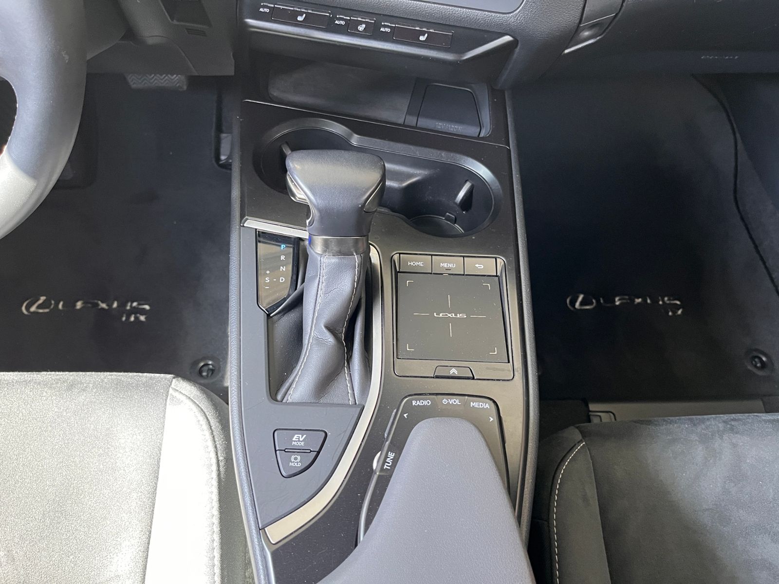 Fahrzeugabbildung Lexus UX 250 h Style Edition Full Link RFK KLIMA LED