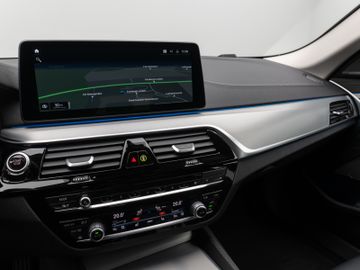 Fahrzeugabbildung BMW 530e xD Luxury Line Kamera Laser HUD H/K Komfort