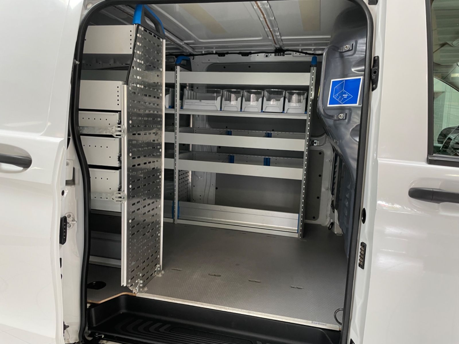 Fahrzeugabbildung Mercedes-Benz Vito Kasten 111 CDI extralang *Werkstatt*