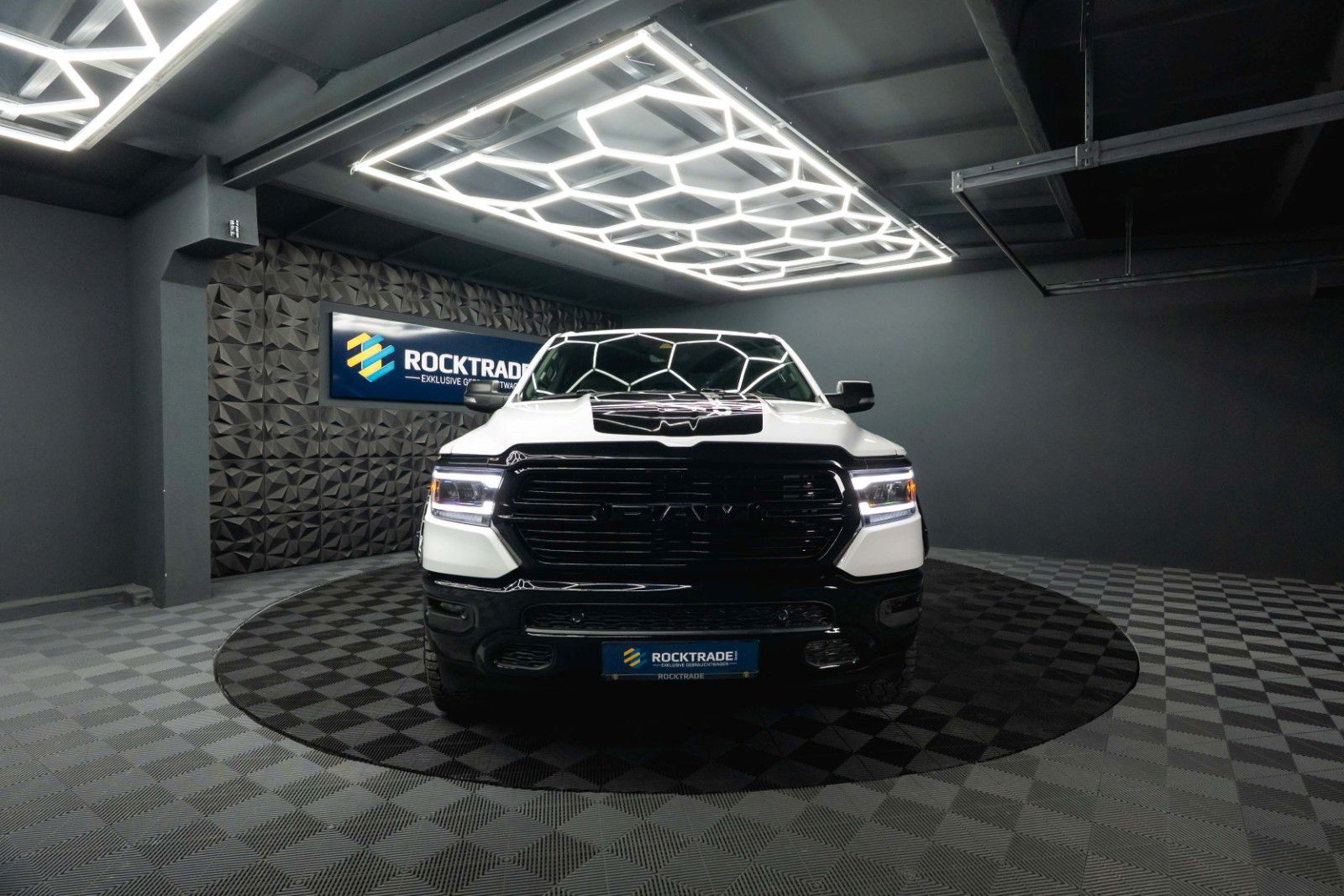 Fahrzeugabbildung Dodge RAM 5.7 V8 HEMI 4x4 OFFROAD LONGBED AXLE LOCK