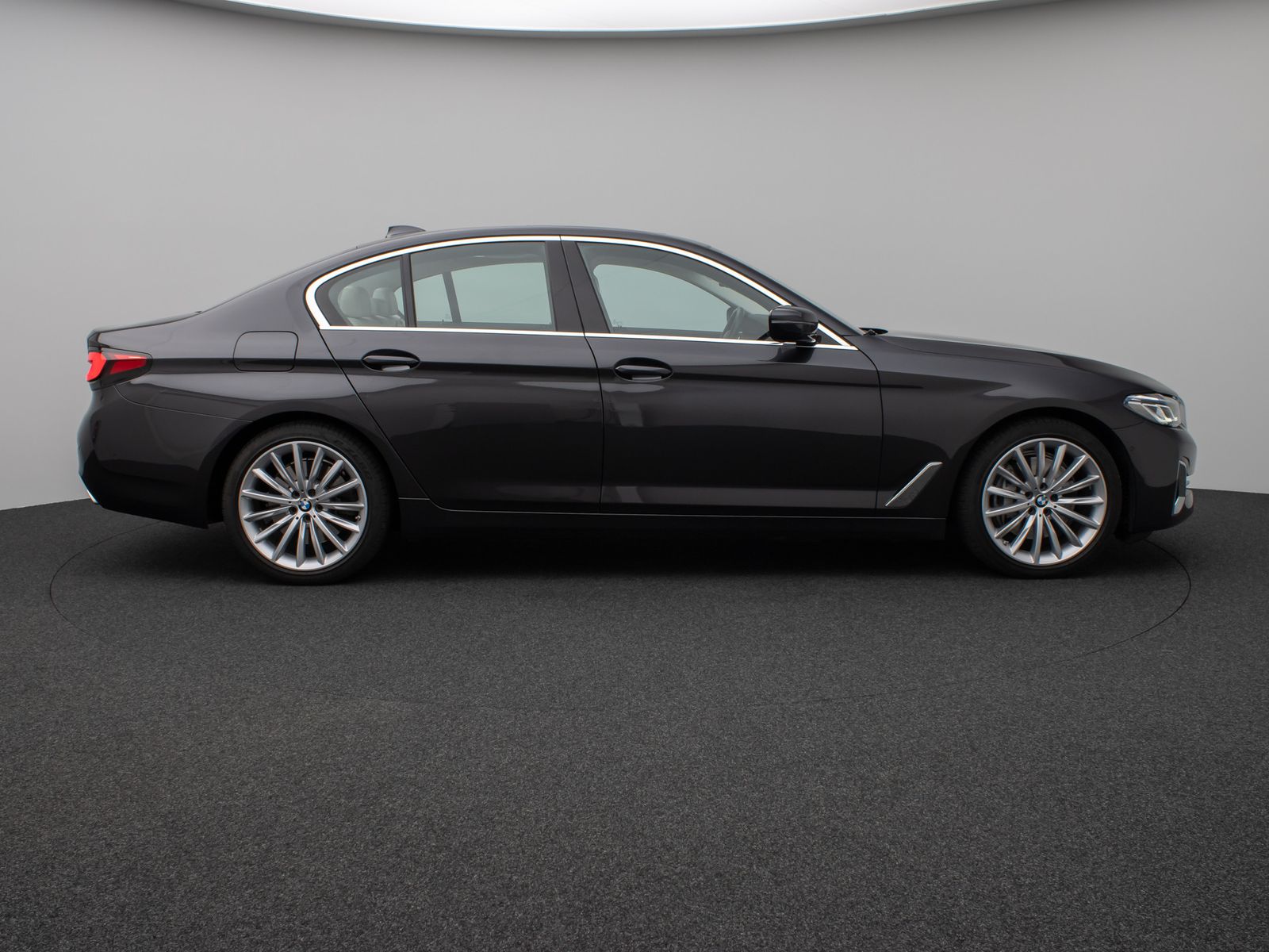 Fahrzeugabbildung BMW 540i Luxury Line Kamera Glasdach Laser HUD H/K