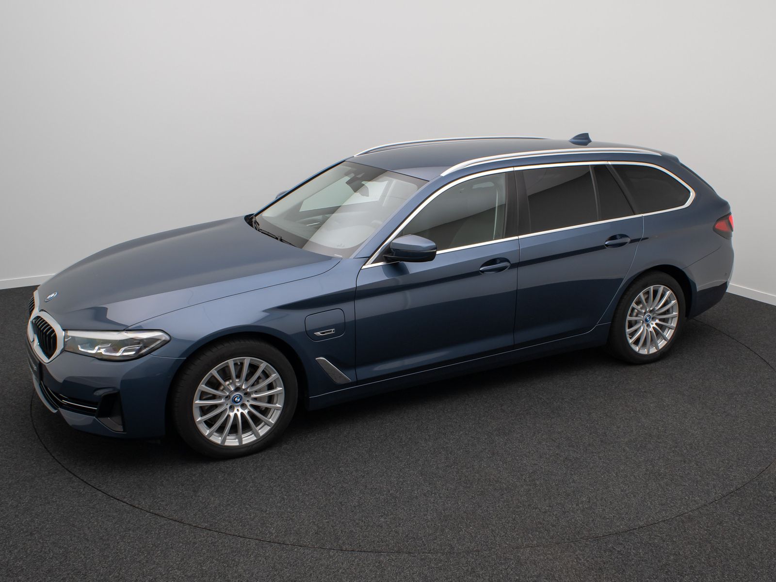 Fahrzeugabbildung BMW 530e Kamera DAB HiFi Sport Leder Komfort Alarm