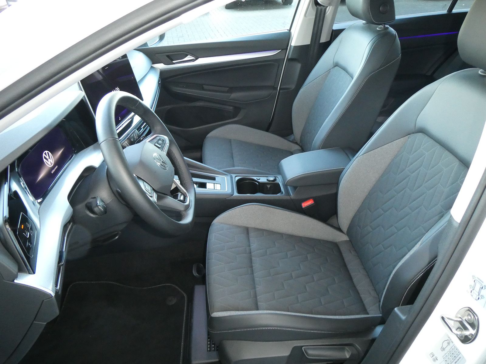 Volkswagen Golf VIII Lim. 1.5 eTSI 85 kW Goal foto 8