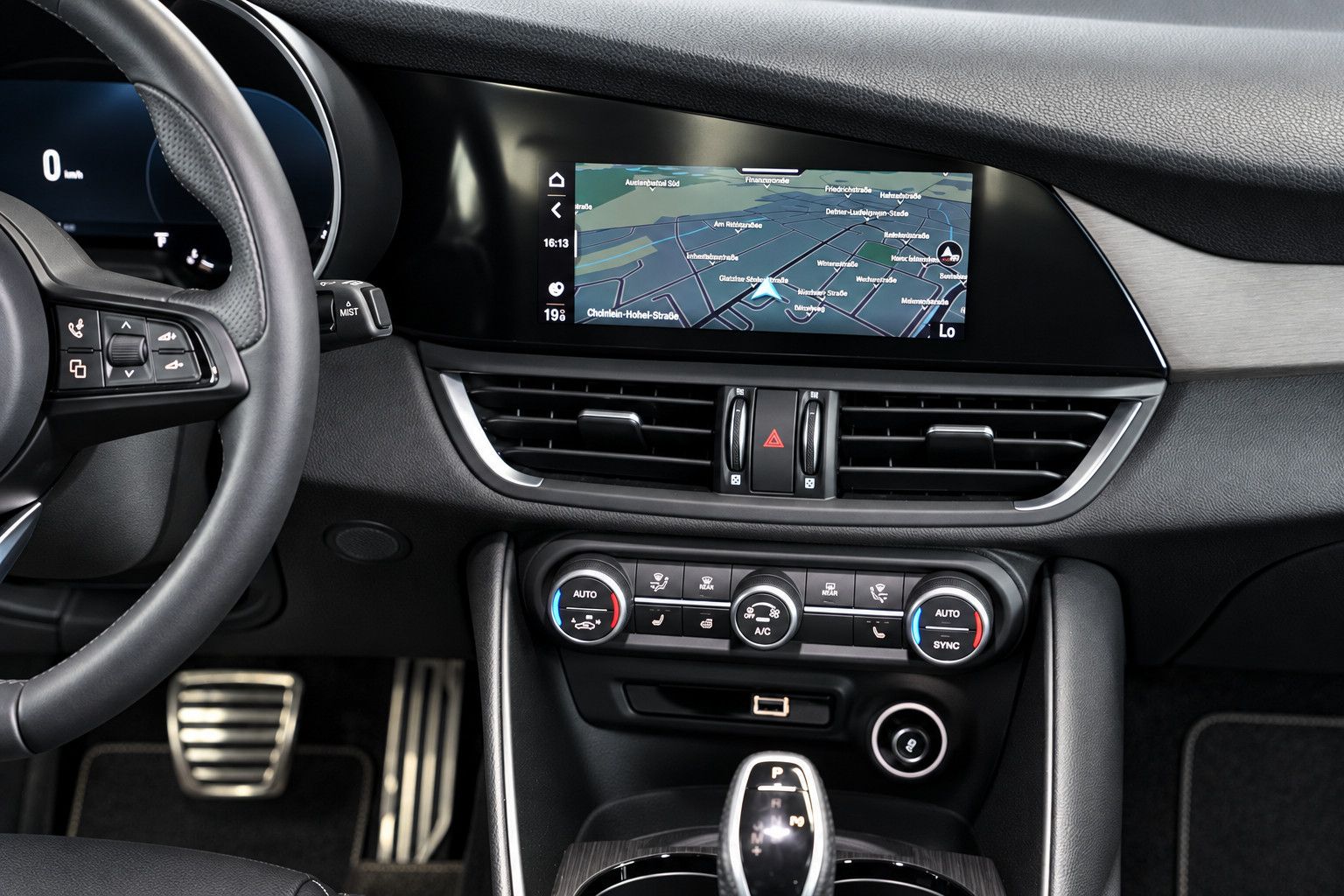 Fahrzeugabbildung Alfa Romeo Giulia Ti Q4/MEMORY/ACC/NAVI/KAMERA/LEDER/