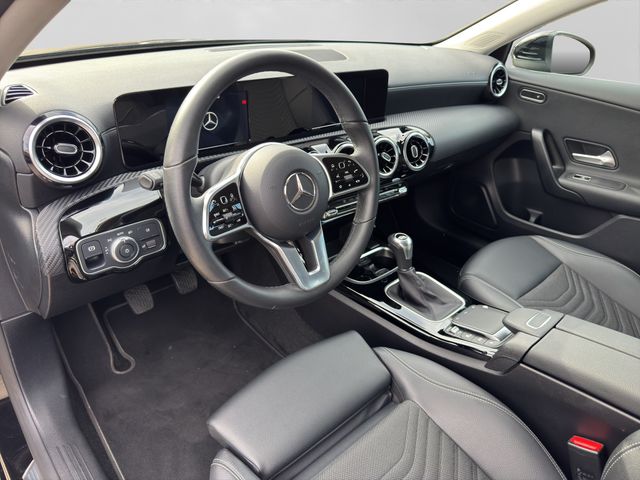 Fahrzeugabbildung Mercedes-Benz A 180 Style LED+Kamera+CarPlay+Navi+Spur