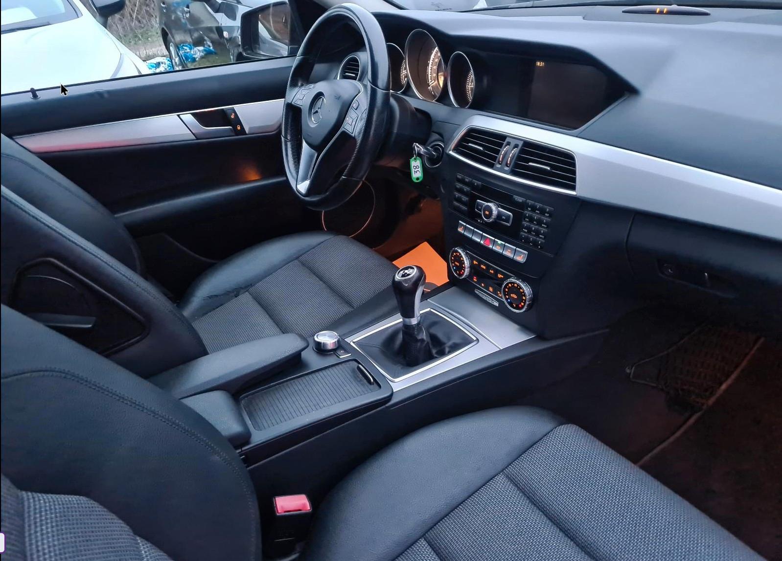 Mercedes-Benz C200 2011 — photo 18