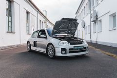 Fahrzeugabbildung Renault Clio Sport V6 3.0l *Mwst. / Phase I / Funfaktor*