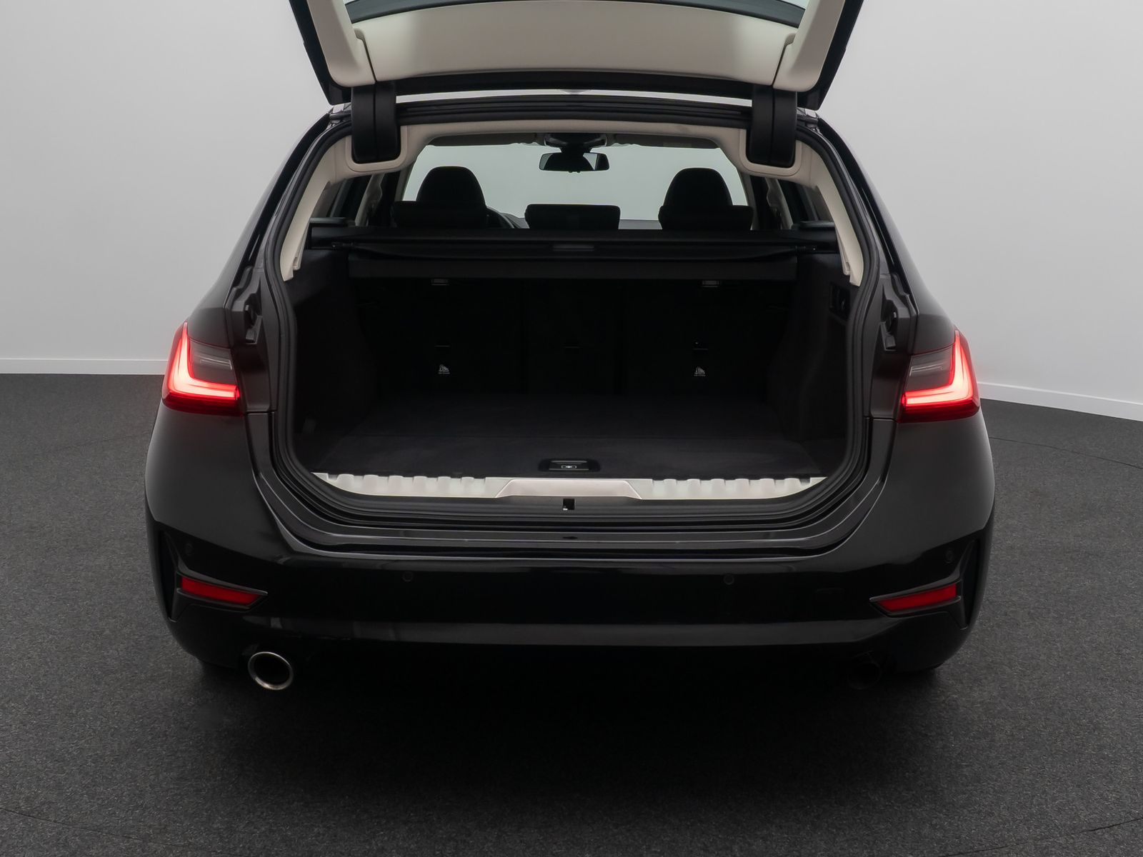 Fahrzeugabbildung BMW 330e xD Laser HUD DAB AHK Alarm Sport HiFi