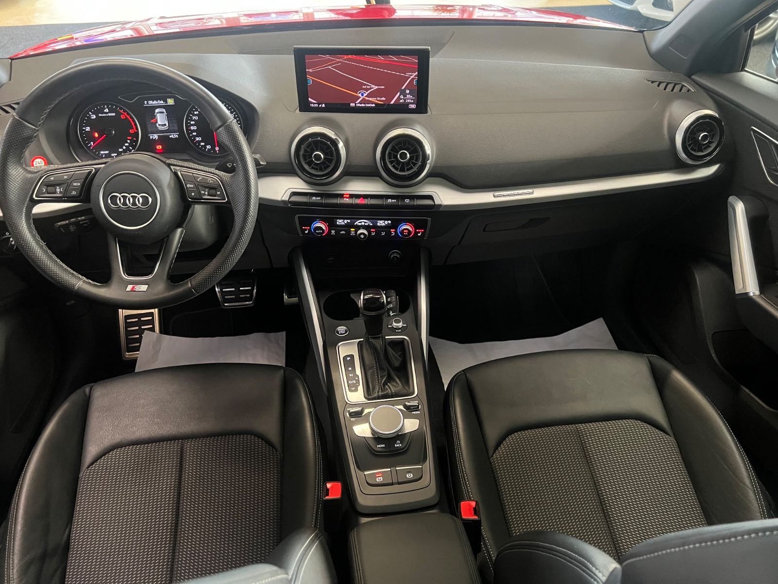 Fahrzeugabbildung Audi Q2 35 TDI quattro S line *PANORAMADACH*