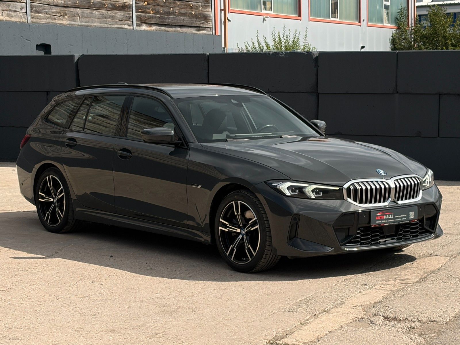 Fahrzeugabbildung BMW 330e Touring M Sport Alcan. Anthra. LC+ AHK H&K