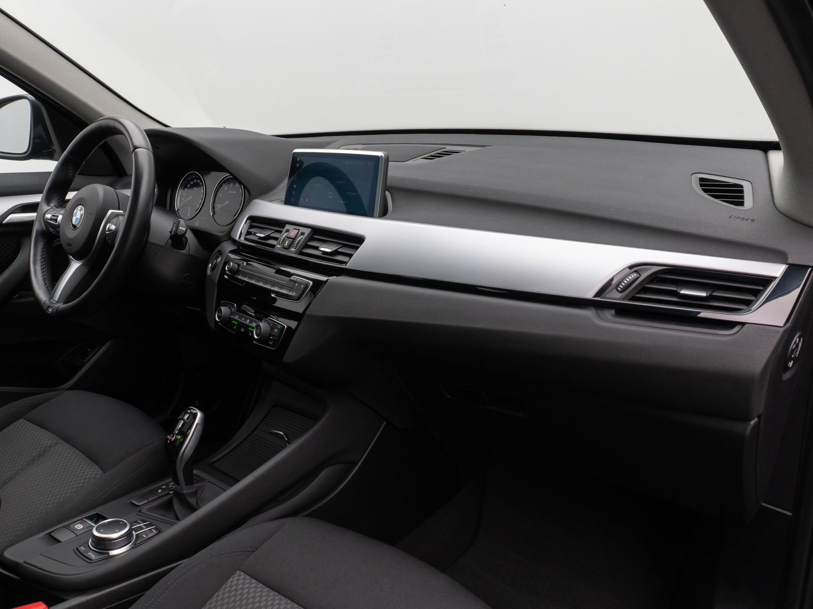 Fahrzeugabbildung BMW X1 sD20i Panorama Navi Lordos DAB HiFi Parkassis