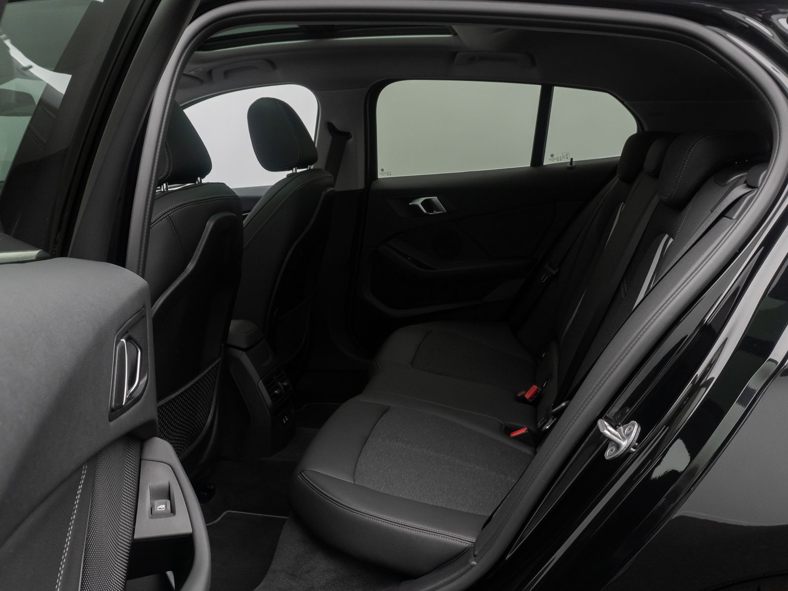 Fahrzeugabbildung BMW 118i Sport Line Kamera DAB Lenkradhzng Panorama