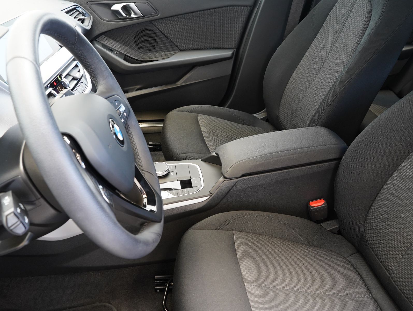Fahrzeugabbildung BMW 120 d Advantage LED/NAVI/DRIVING-ASSISTANT