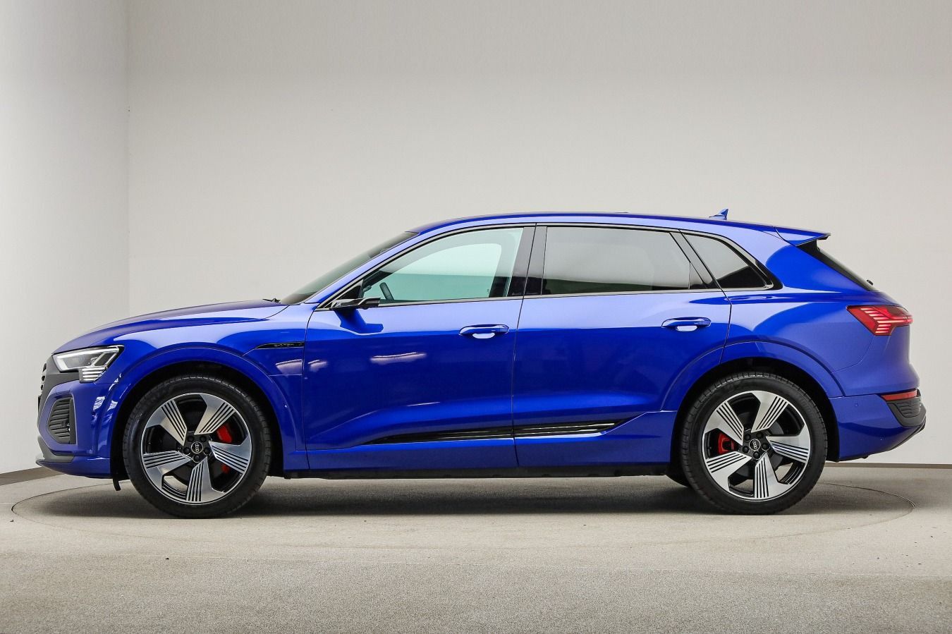 Audi Q8 e-tron S line 55 Pano, B&O, HUD, Assist imagem 3