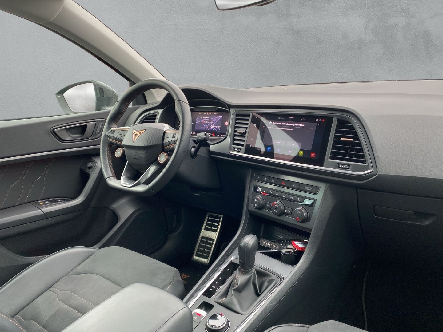 Fahrzeugabbildung CUPRA Ateca Basis AHK-klappbar Navi Digitales Cockpit