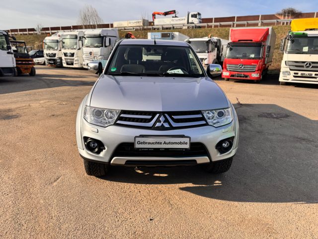 Mitsubishi L200 Plus Club Cab 4WD