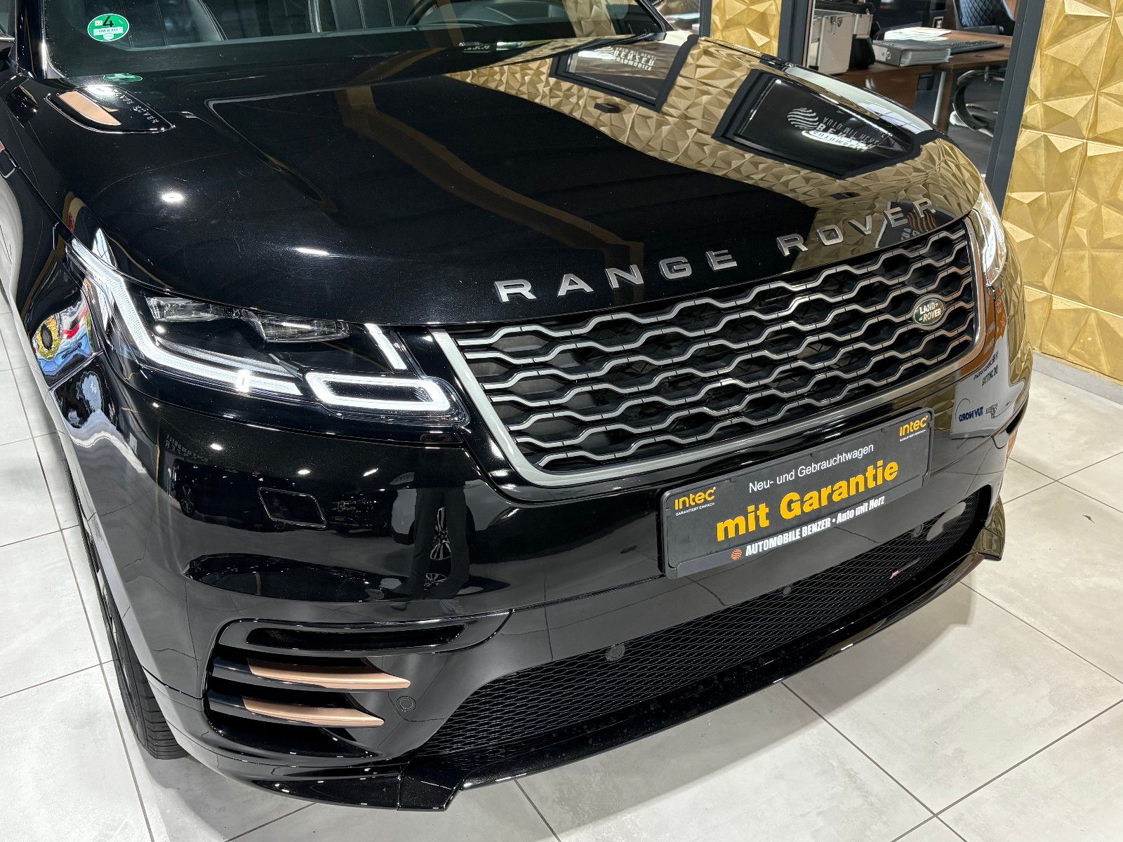Fahrzeugabbildung Land Rover Range Rover Velar/R-DYNAMIC/PANO/HEAD-UP/ACC