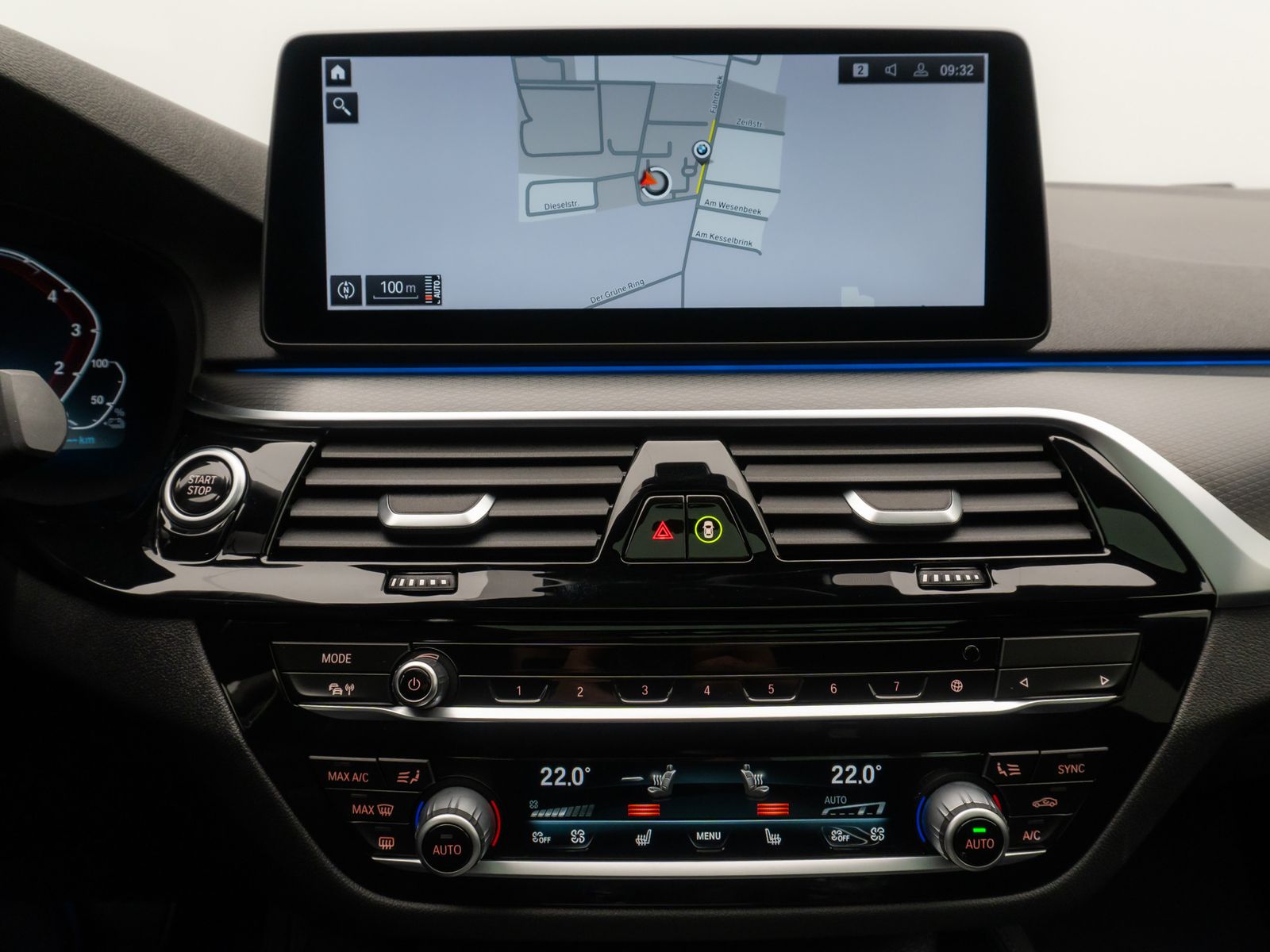 Fahrzeugabbildung BMW 530e M Sport Laser DAB HiFi HUD DispKey Panorama